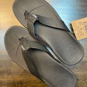 Reef contoured voyage flip flops